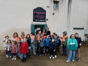 Une journée sans cartable à la découverte des commerces de Sigournais